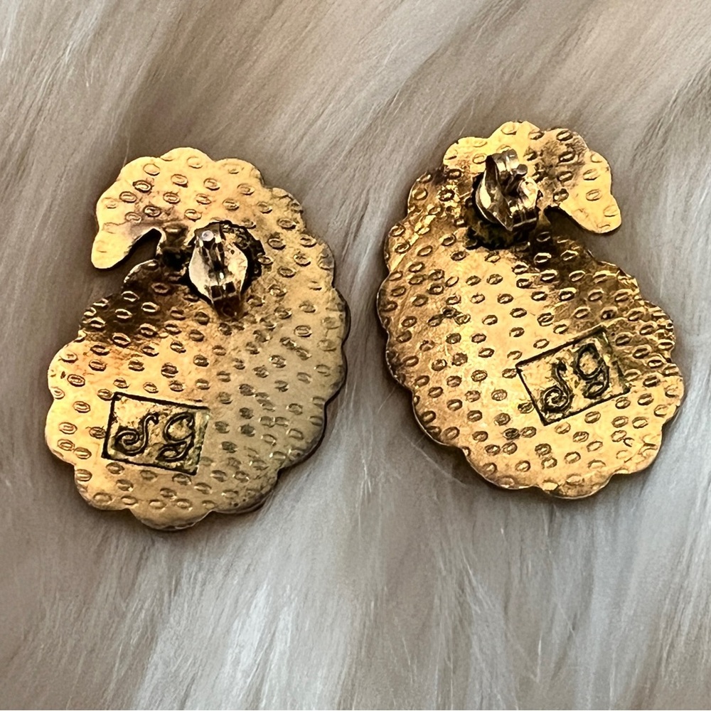 Elegant Vintage Cloisonné Black and Gold Paisley Floral Earrings - Picture 3 of 7
